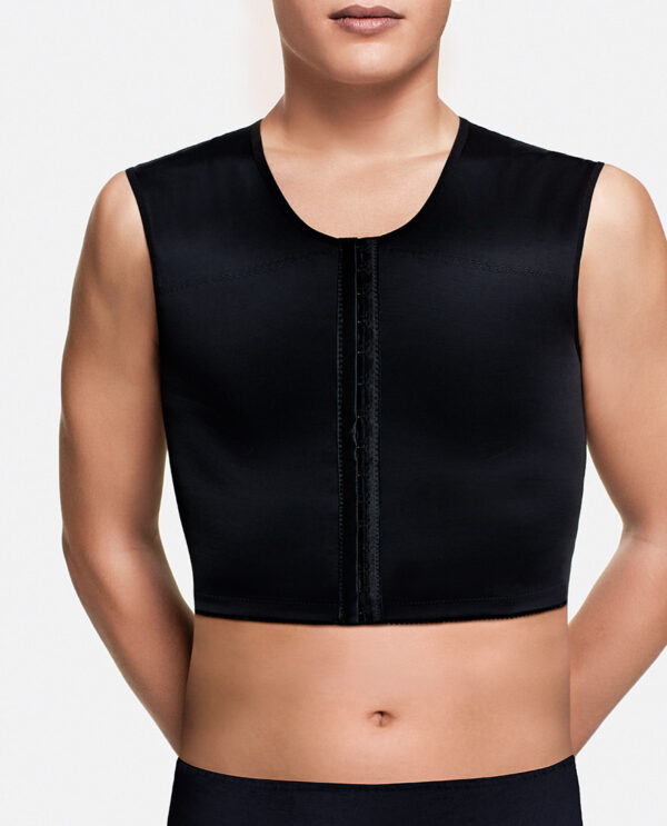 SHORT SLEEVELESS VEST